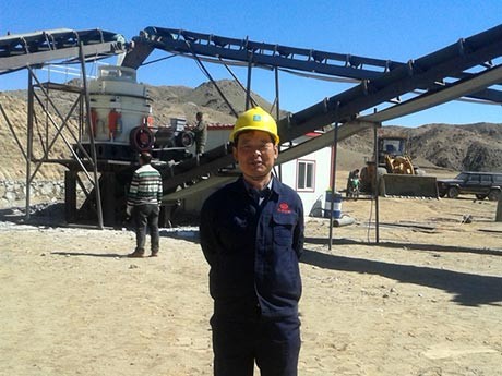 采石場機械石子碎石機結(jié)構(gòu)設(shè)計新穎、破力大、粉碎能力強