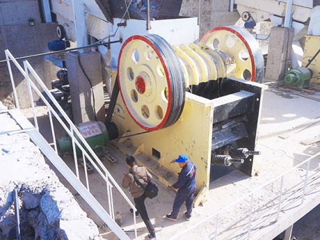 石頭粉碎廠有前景嗎，粉碎石頭的機(jī)器哪里有賣