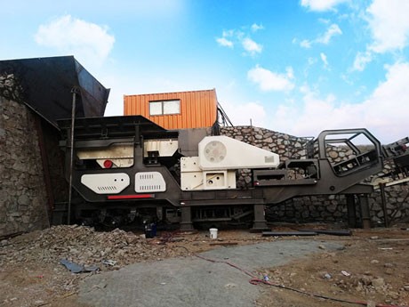 時(shí)產(chǎn)200噸的青石移動(dòng)式破碎站大概要多少錢？（現(xiàn)貨等你來(lái)選）
