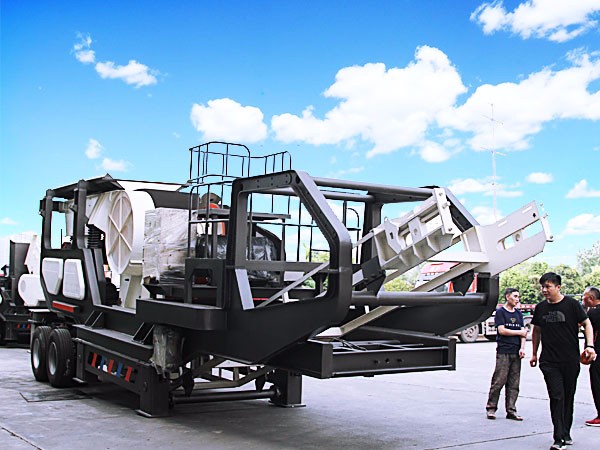 紅星汽車車載一體式移動(dòng)碎石機(jī)盛行市場(chǎng)，機(jī)器美價(jià)格更美