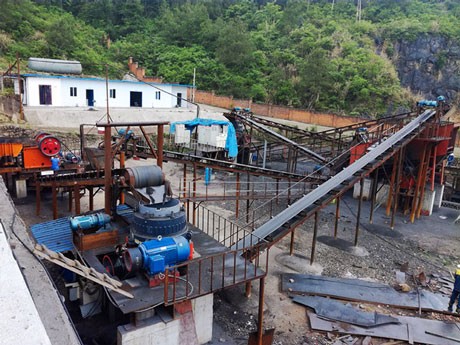 每小時200噸的整套石灰石破碎設(shè)備，預(yù)計投資多少錢