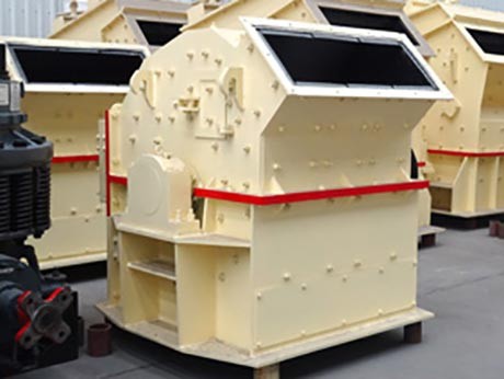 破碎含水20%左右的爐渣，要求一小時(shí)20-30噸，用什么設(shè)備加工比較好