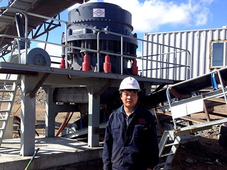 客戶：小型破石機設(shè)備多少錢一臺？處理石灰石用