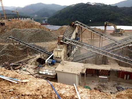 日產(chǎn)1500方流動(dòng)石頭破碎機(jī)（出1-3、2-4石子）多少錢