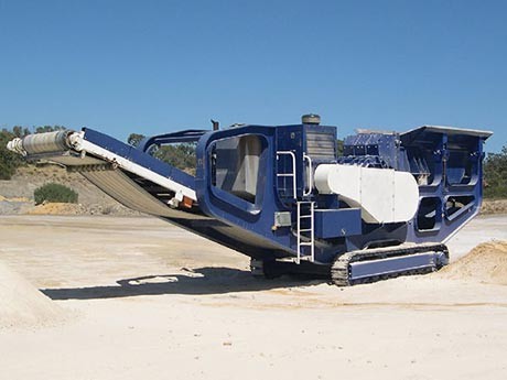 履帶式反擊式破碎機(jī)多少錢，要求時(shí)產(chǎn)200噸