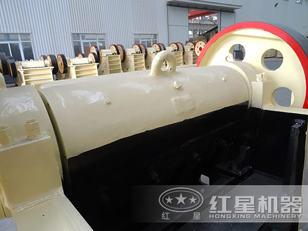  顎式破碎機(jī)近圖