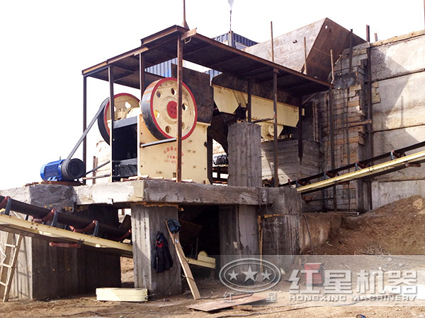 顎式破碎機加工現(xiàn)場