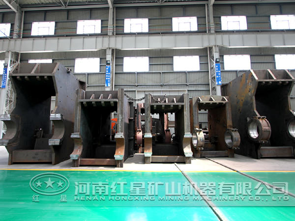 紅星破碎機生產(chǎn)車間
