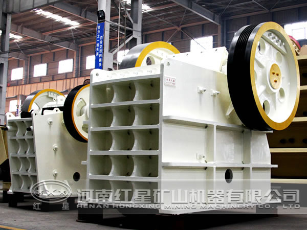 新外動(dòng)顎式破碎機(jī)