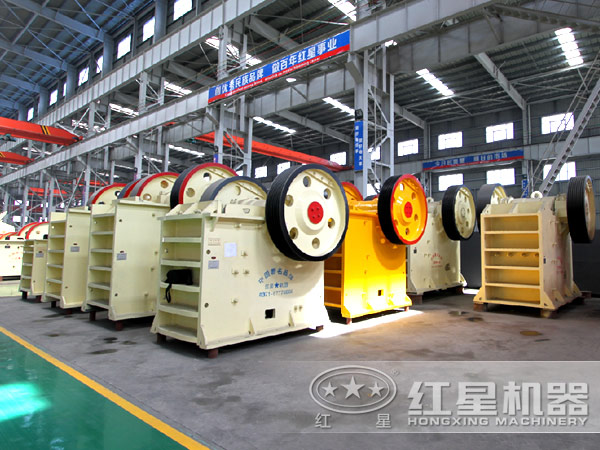 顎式破碎機(jī)現(xiàn)場