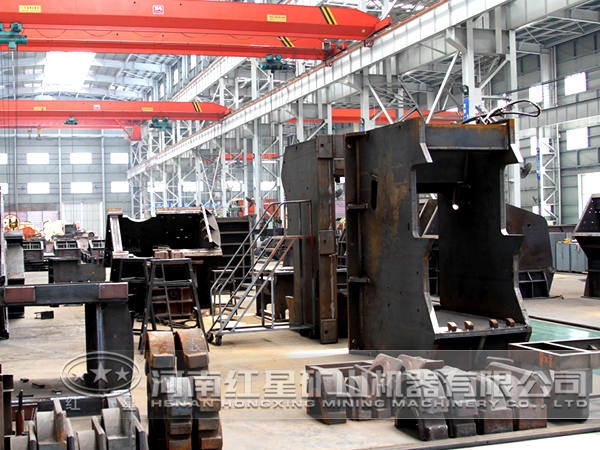 菱鎂礦破碎機(jī)車間