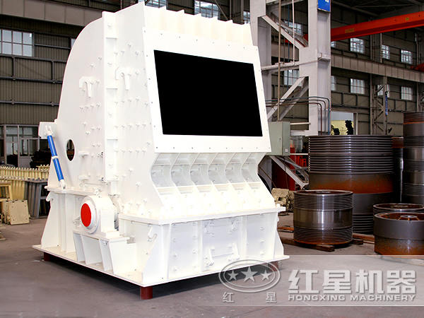 石灰石反擊式破碎機(jī)正面圖