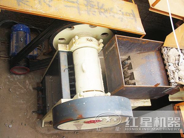 顎式破碎機加工大理石現(xiàn)場圖