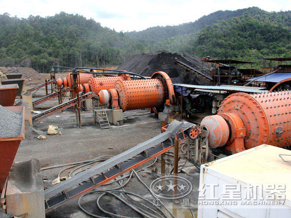 球磨機作業(yè)現(xiàn)場