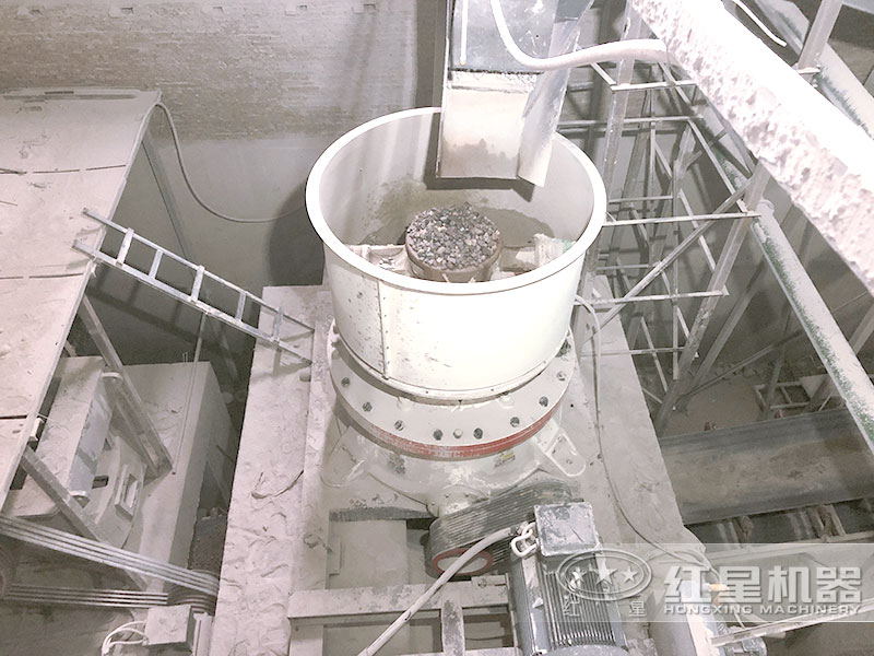 單缸液壓圓錐破破碎現(xiàn)場