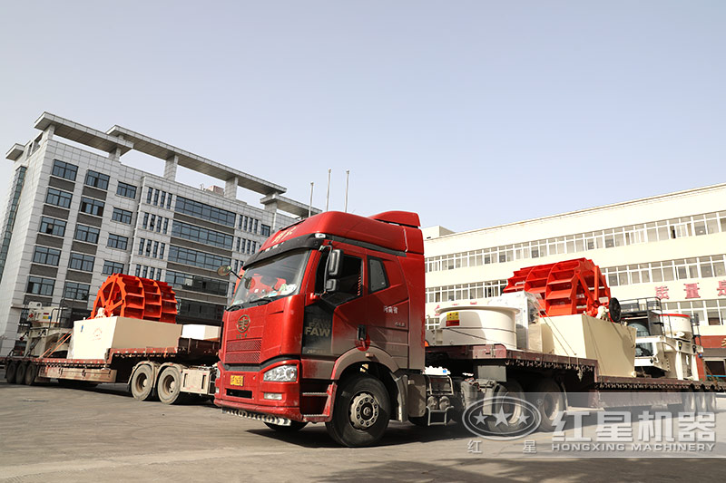 鵝卵石洗沙機(jī)器廠家-紅星機(jī)器發(fā)貨現(xiàn)場