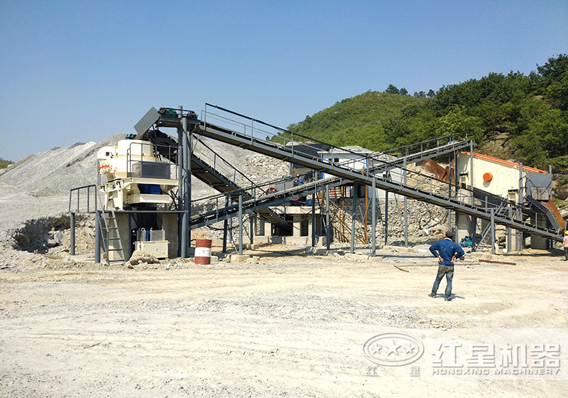 小型制砂機(jī)現(xiàn)場搭建中