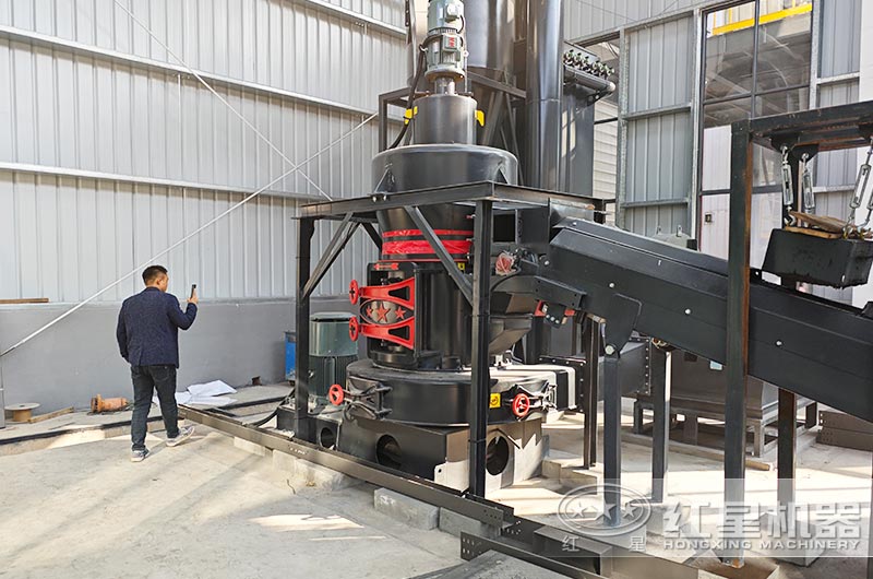 雷蒙磨粉機(jī)工作現(xiàn)場(chǎng)圖片