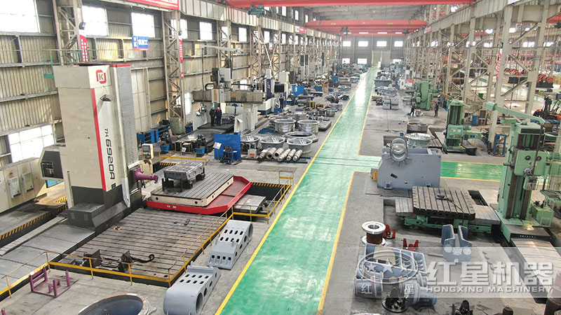 紅星機器砂石粉碎機生產(chǎn)車間
