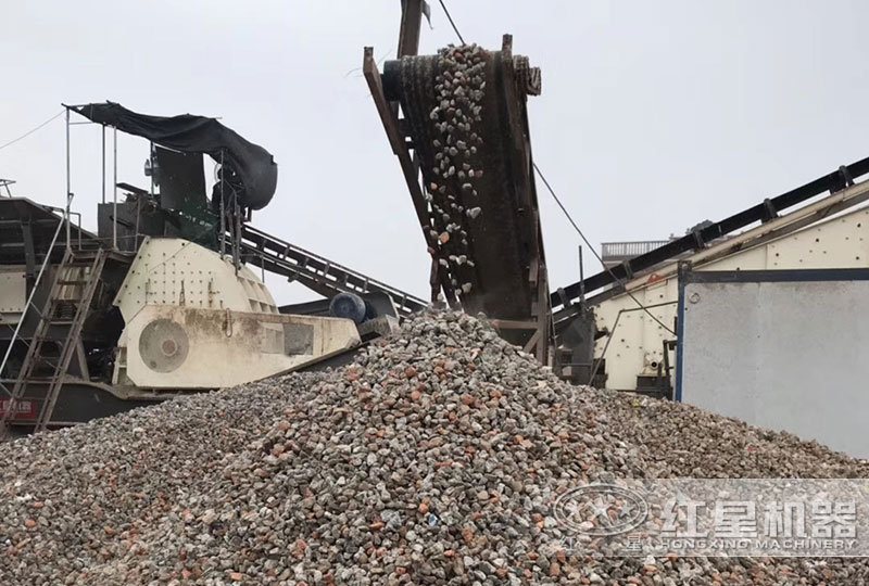 一小時500噸石頭碎石機作業(yè)現(xiàn)場實拍