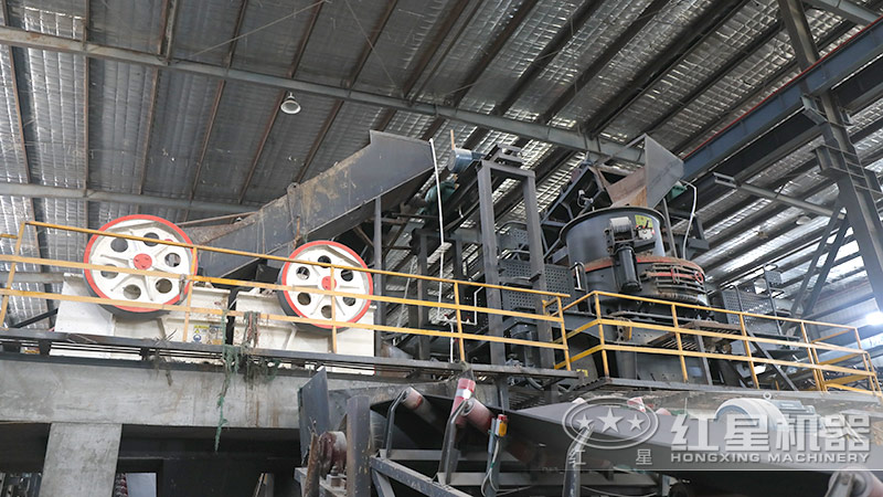 2臺69顎破機搭配制砂機配置的生產(chǎn)線