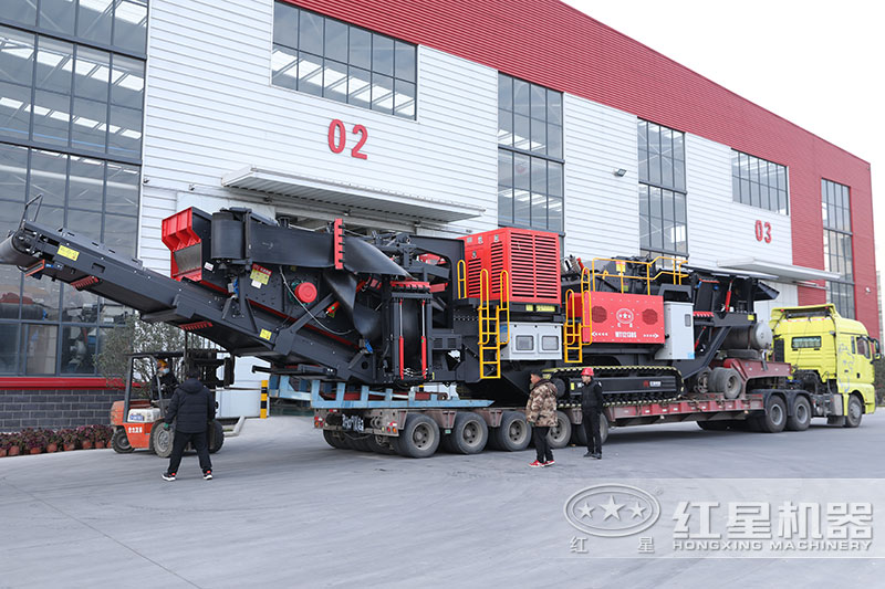 履帶液壓巖石破碎機(jī)紅星機(jī)器車(chē)間發(fā)貨