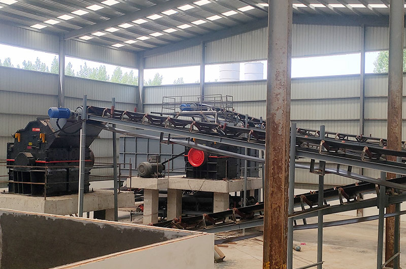 安徽1615重錘式破碎機(jī)現(xiàn)場(chǎng)