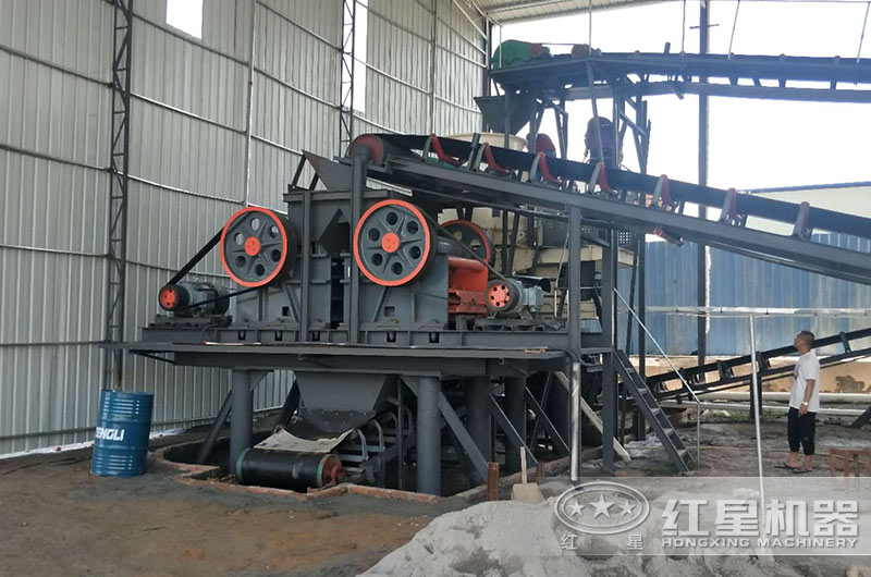 石子機工作現(xiàn)場，采用技術(shù)先進，環(huán)保效果顯著