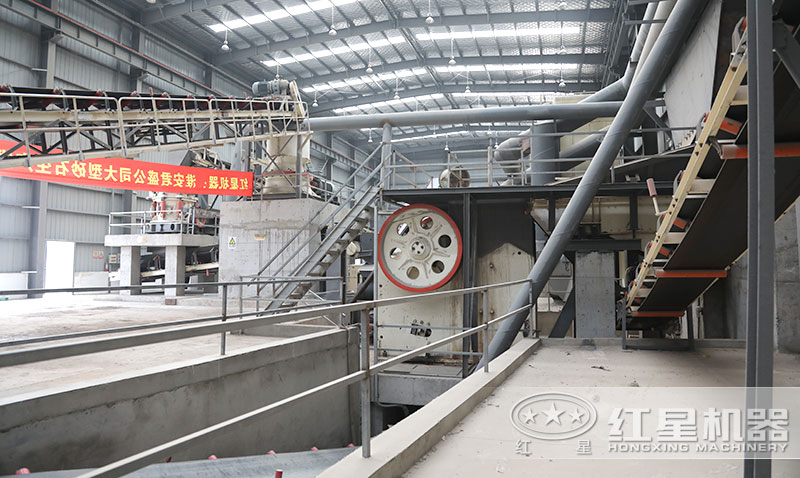 鄂破+圓錐破配置的石料破碎生產(chǎn)線