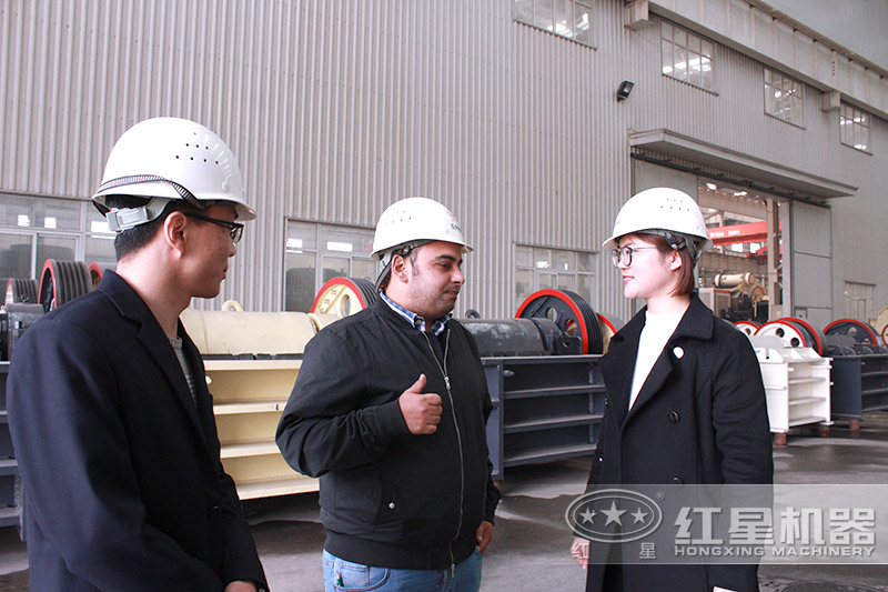 客戶選購(gòu)紅星機(jī)器912鄂破