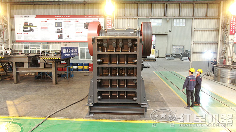 600*750破碎機技術(shù)人員驗機