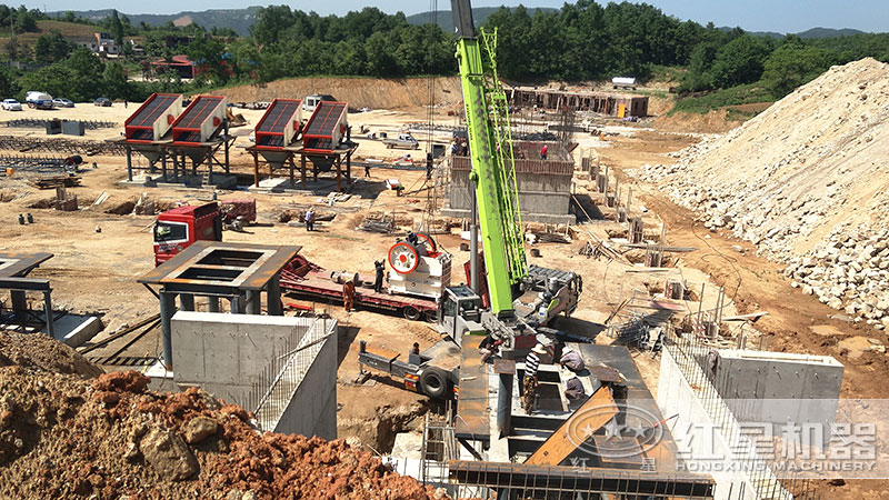 配置一條時(shí)產(chǎn)量300噸石灰石干法制砂生產(chǎn)線(xiàn)價(jià)格多少？附環(huán)保制沙方案