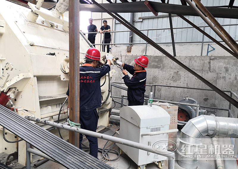 紅星機(jī)器售后人員現(xiàn)場(chǎng)安裝
