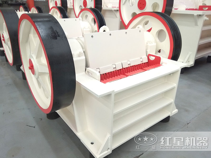 小型石子破碎機(jī)能打多少石料，一套多少錢？附碎石視頻