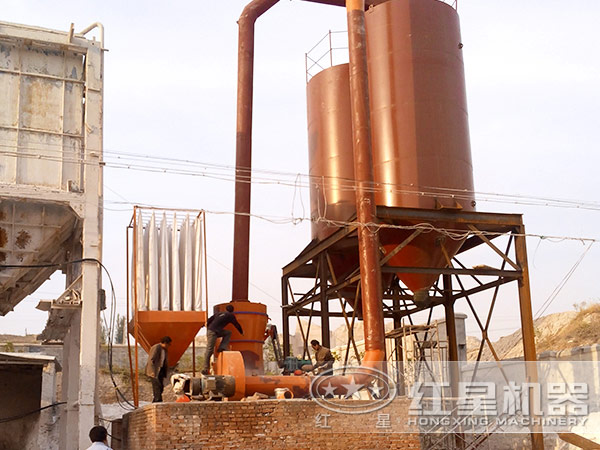 高嶺土磨粉作業(yè)現(xiàn)場(chǎng)