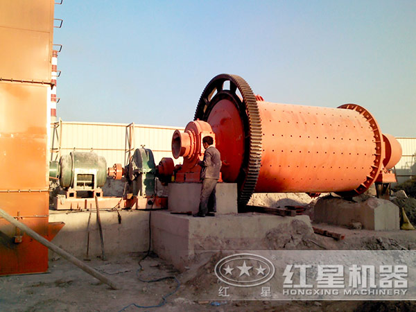 磨礦作業(yè)實(shí)拍