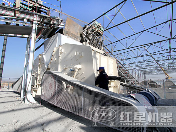 反擊式破碎機現(xiàn)場圖