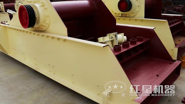 振動給料機側(cè)面圖