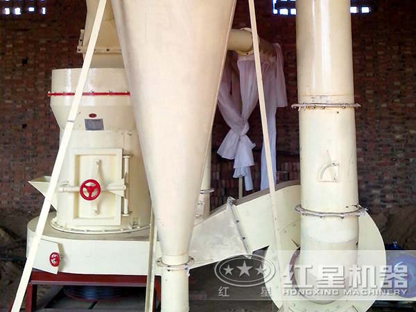 雷蒙磨粉機(jī)現(xiàn)場(chǎng)實(shí)拍