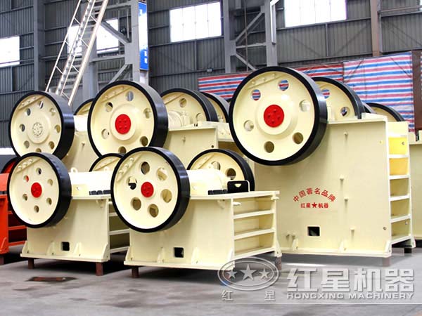 各種型號的鈣長石顎式破碎機(jī)