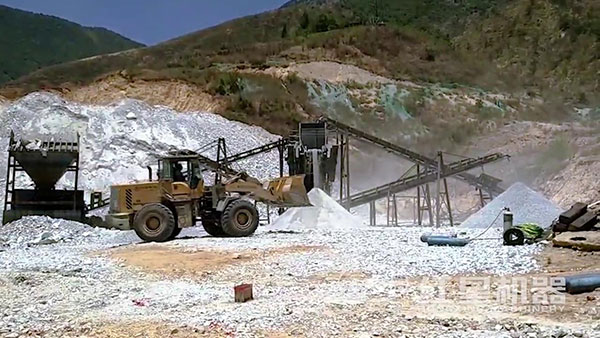 梁山移動(dòng)破碎站工作實(shí)拍