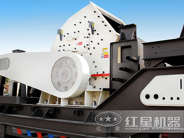 錘式移動(dòng)破碎站高清實(shí)拍