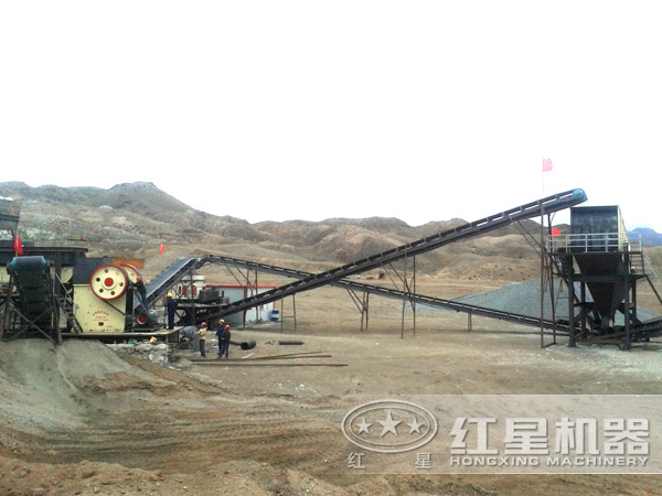 顎式破碎機現(xiàn)場實拍