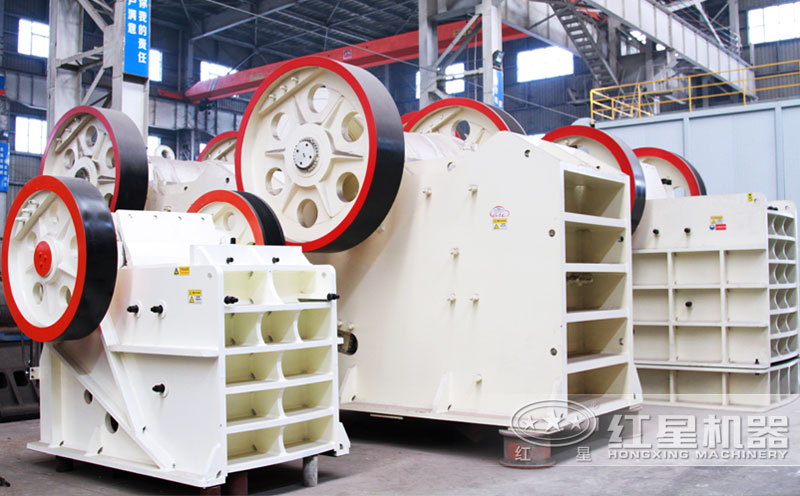 小型石子粉碎機(jī)廠區(qū)實(shí)拍