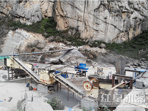 石灰石制砂生產(chǎn)線現(xiàn)場(chǎng)