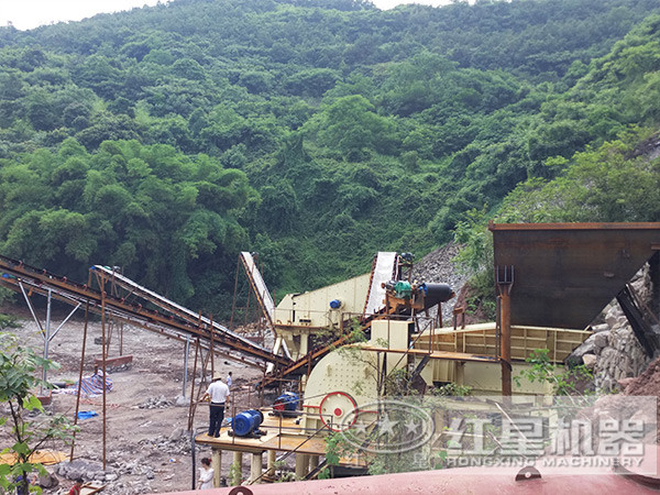 錘式破碎機工作狀態(tài)