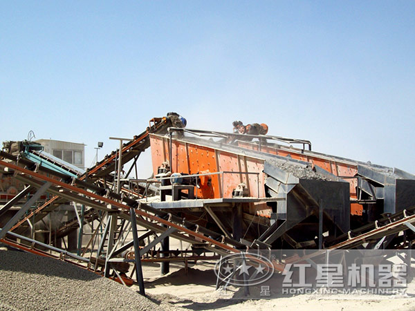 復(fù)合式破碎機(jī)實際工作現(xiàn)場