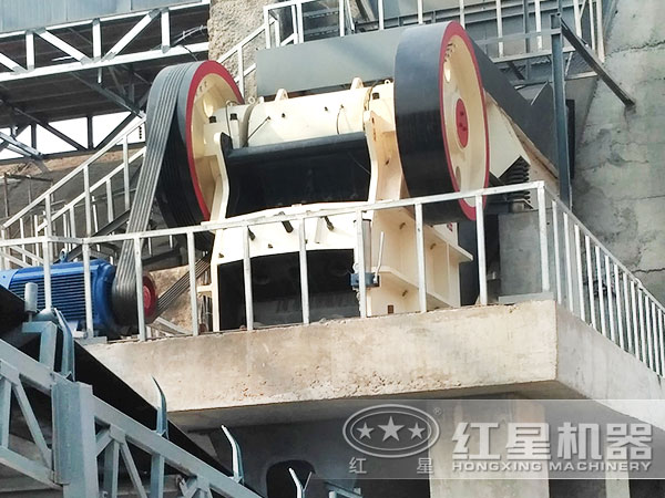 鄂式破石機(jī)現(xiàn)場(chǎng)實(shí)拍