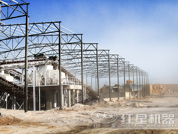 年產百萬噸白云巖自動化破碎生產現(xiàn)場