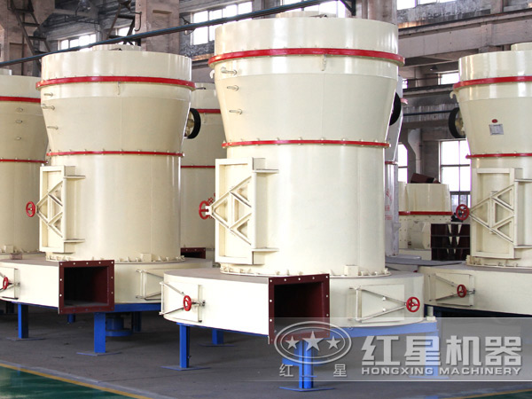 藍(lán)晶石磨粉機(jī)車(chē)間圖